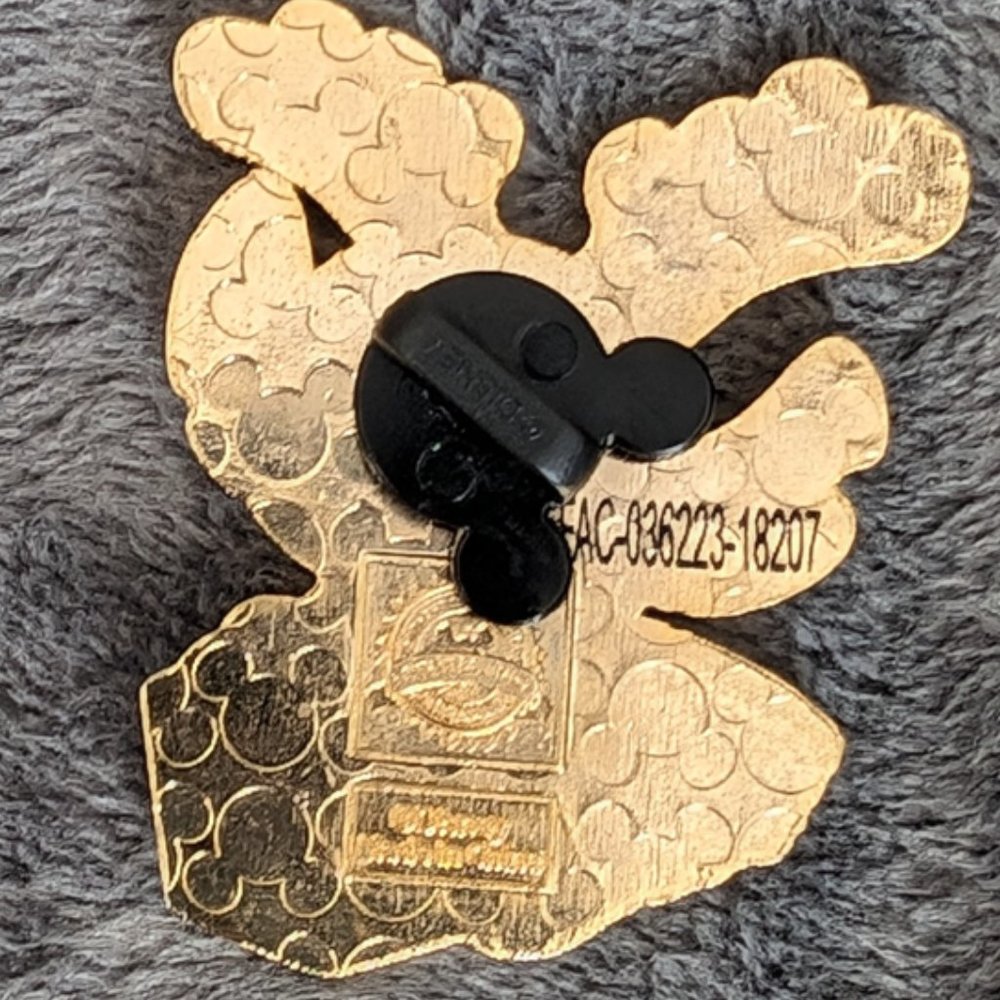 Disney collectible Christmas pin Stitch (from Lilo and Stitch) - Picture 2 of 2